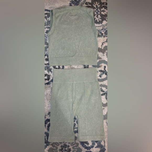 AURA Ribbed Workout Set - Picture 4 of 5